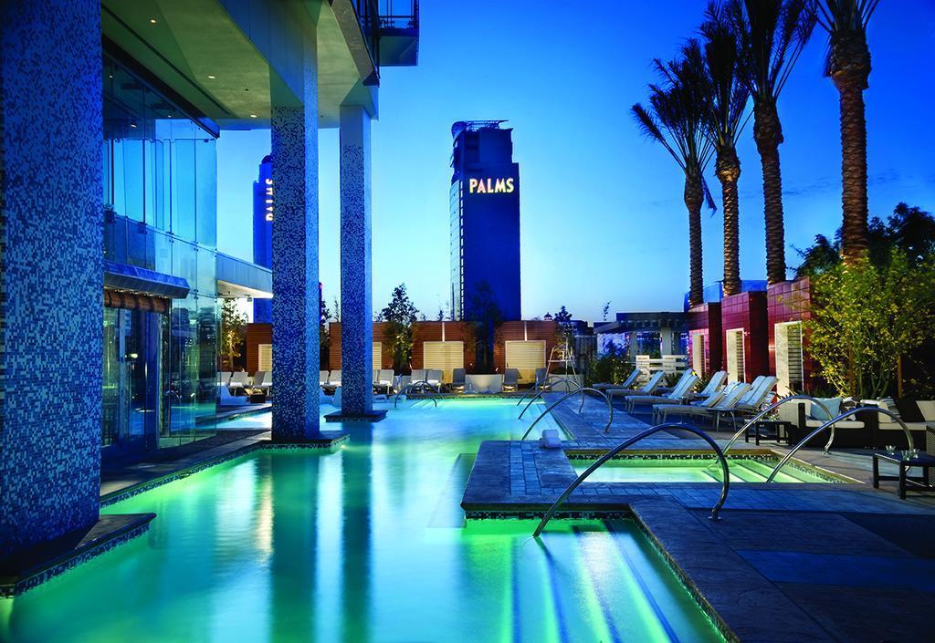 Luxury At Palms Place Aparthotel