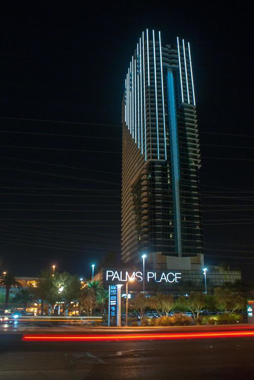 Luxury At Palms Place Aparthotel 4*