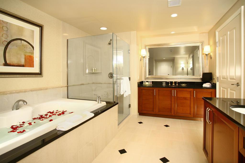 Aparthotel Fallon Luxury At The Signature 4*