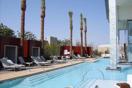 Luxury At Palms Place Aparthotel