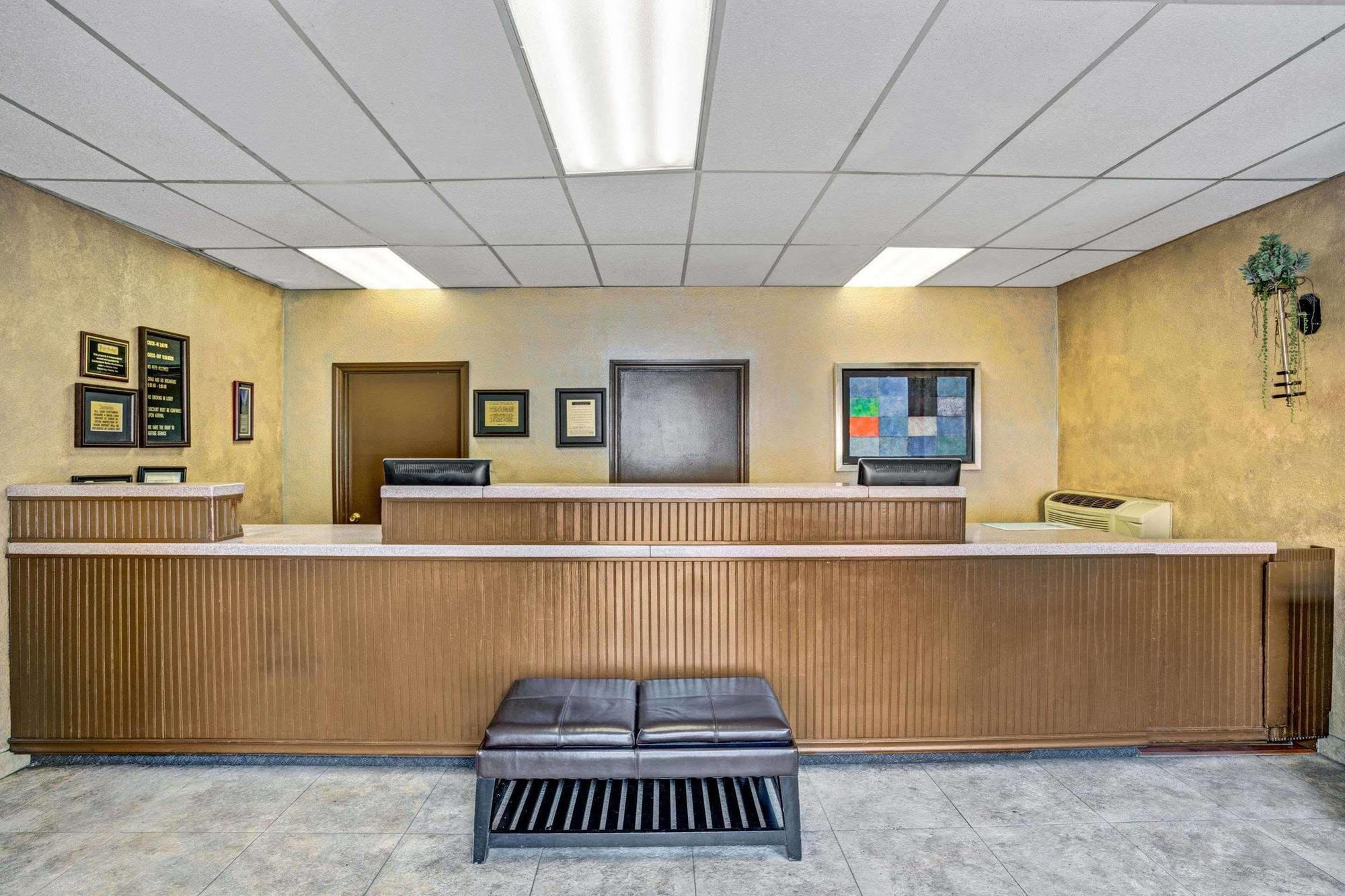 Travelodge By Wyndham Vegas Center Strip Motel