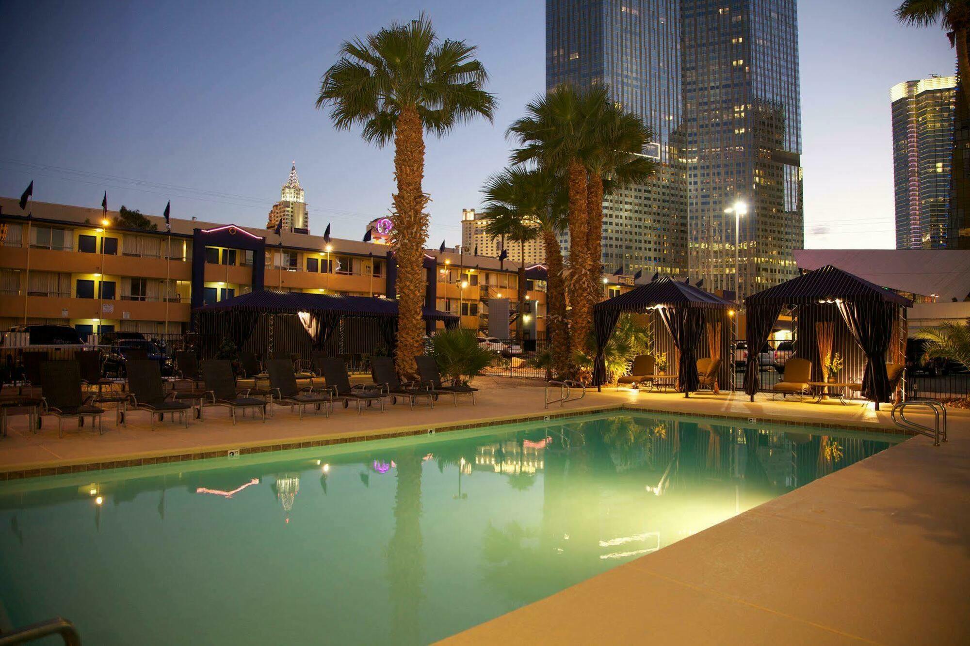 Travelodge By Wyndham Vegas Center Strip 2*