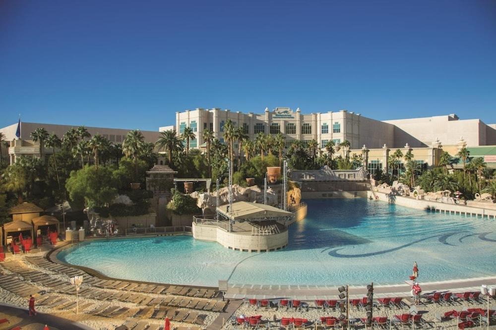 Hotel Mandalay Bay And Casino By Suiteness