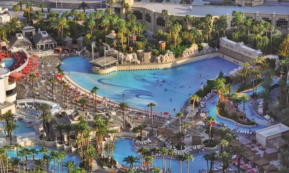 Mandalay Bay And Casino By Suiteness