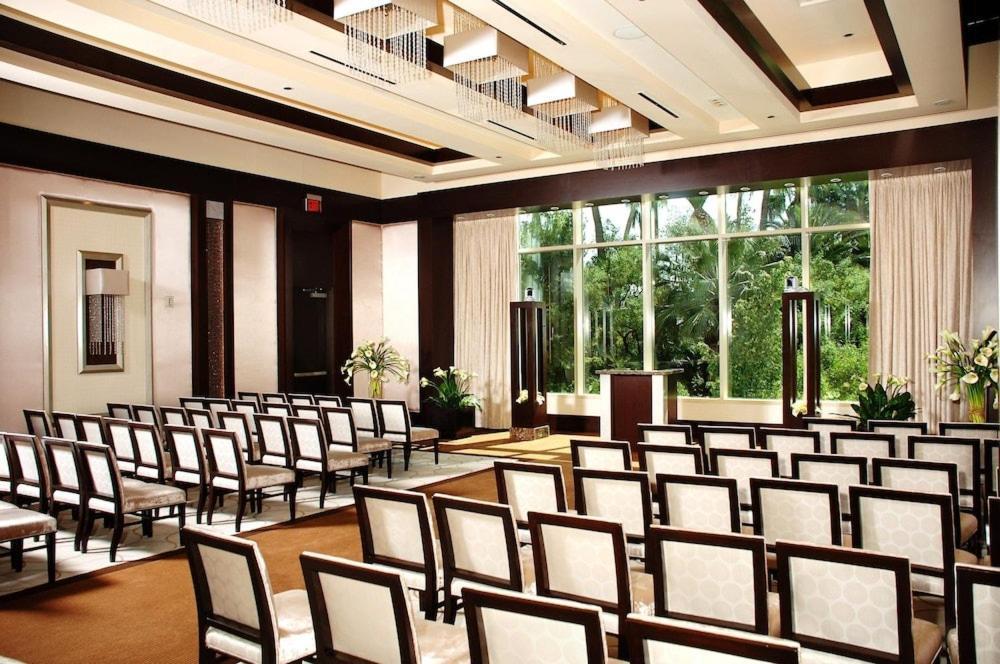 Mandalay Bay And Casino By Suiteness Hotel 5*