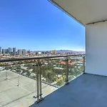 Gorgeous Strip View - Studio At Palms Place - 17