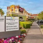 2Bd Resort Condo With Amenities And Next To Shopping Right Off The Las Vegas Strip
