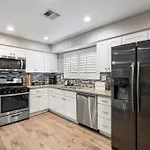 Modern Retreat Close To Lv Strip
