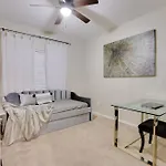 6 Mi To Vegas Strip City-View Gem With Pool Access