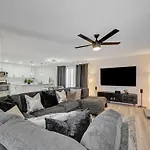 5 Min To The Strip Hot Tub Sleeps 7 Game Room & More