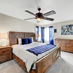 Beautiful Renovated 4Br W Pool