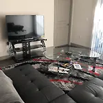 Cozy 2 Bedroom Apartment