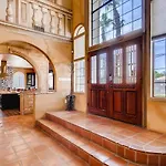 Villa Gordal - Enormous Villa In Las Vegas With 39 Sleeps