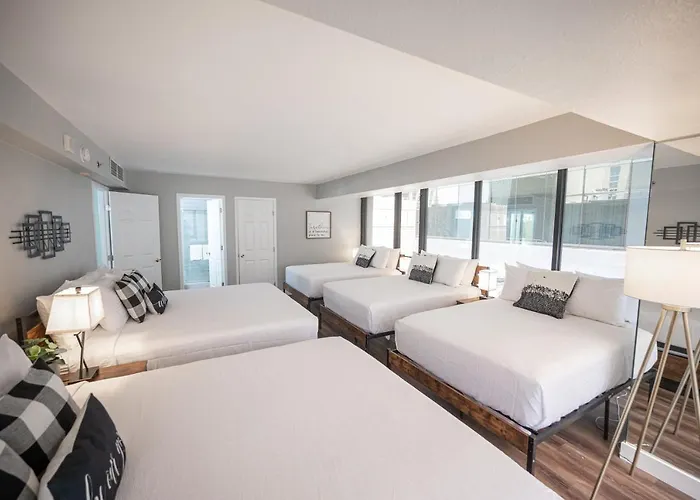 Right On The Strip - 3Br Condo 1110