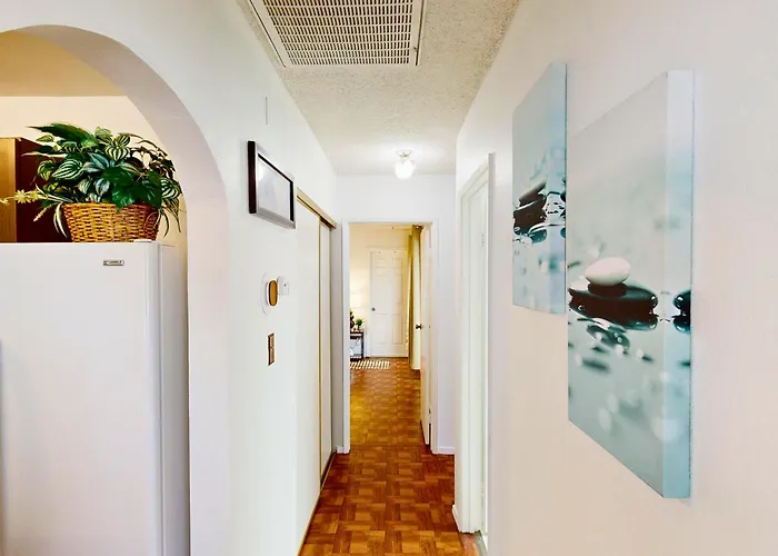 Stylish 2-Bedroom Las Vegas Getaway With Amenities