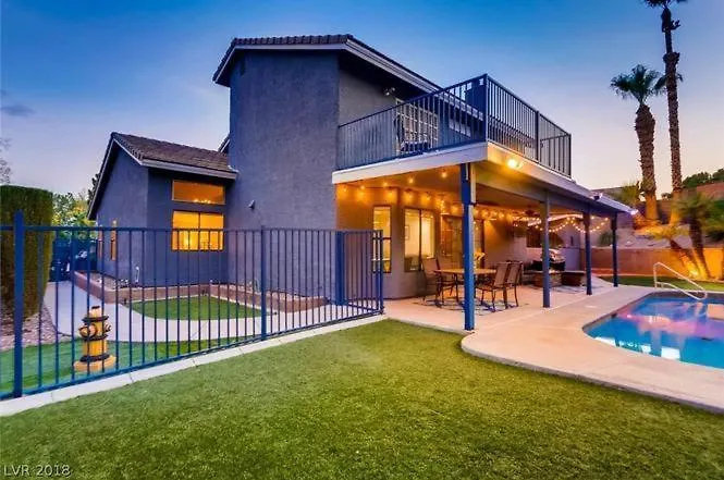 Modern Family Home W Pool Near Strip
