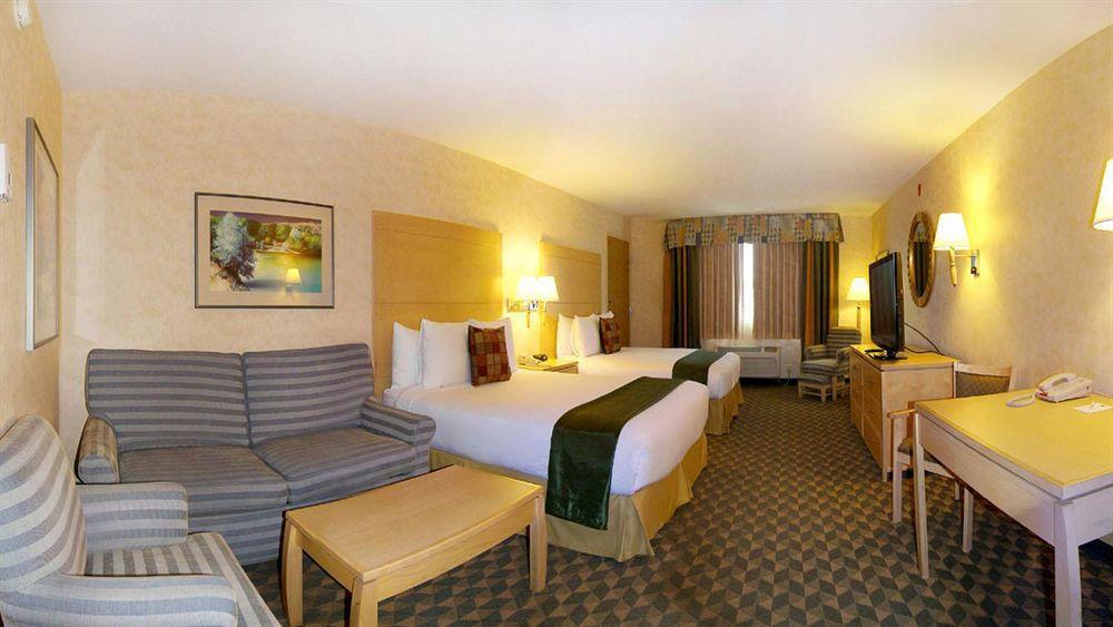 Western North Vegas & 3*