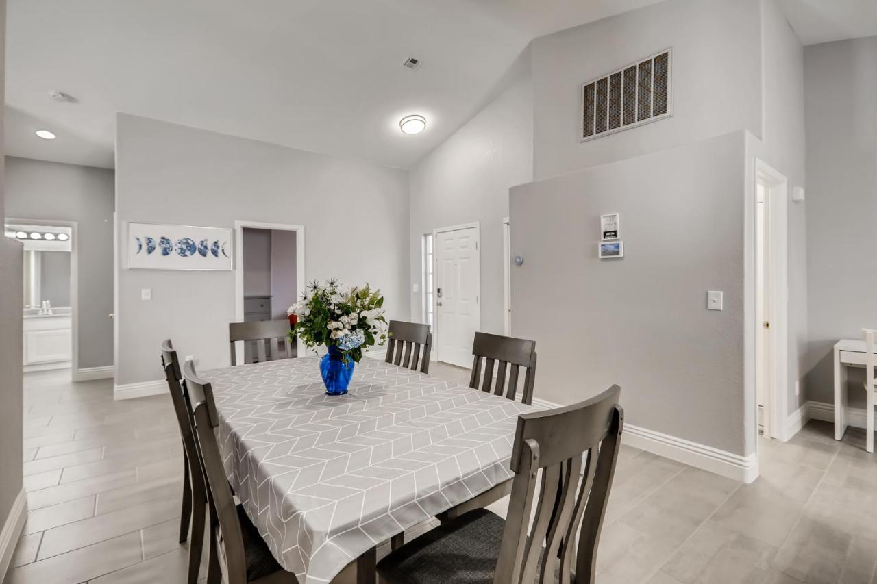 Luxurious House With A Pool, Spa, And Patio, Sleeps 6 Comfortably Holiday home *
