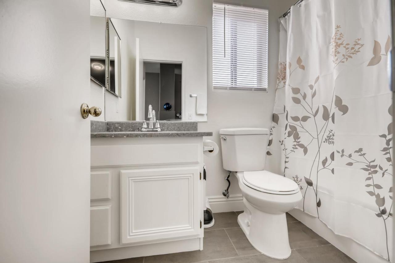 Luxurious House With A Pool, Spa, And Patio, Sleeps 6 Comfortably Holiday home