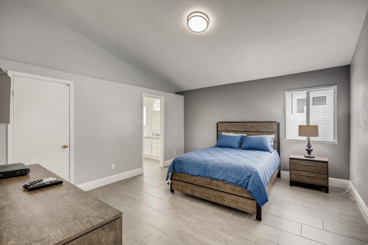 Holiday home Luxurious House With A Pool, Spa, And Patio, Sleeps 6 Comfortably Las Vegas