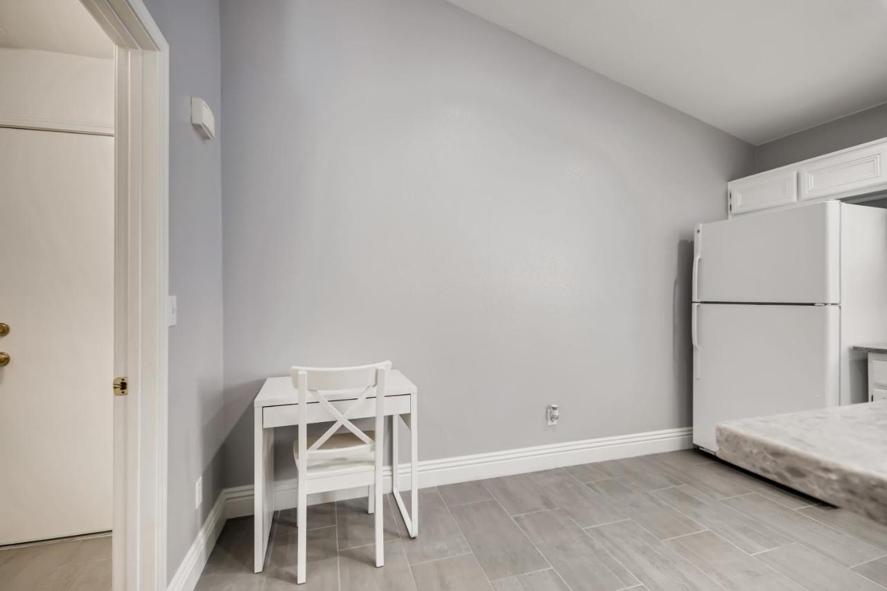 Holiday home Luxurious House With A Pool, Spa, And Patio, Sleeps 6 Comfortably Las Vegas