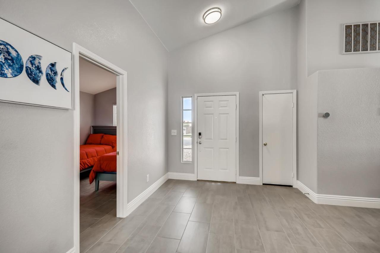 Luxurious House With A Pool, Spa, And Patio, Sleeps 6 Comfortably Holiday home