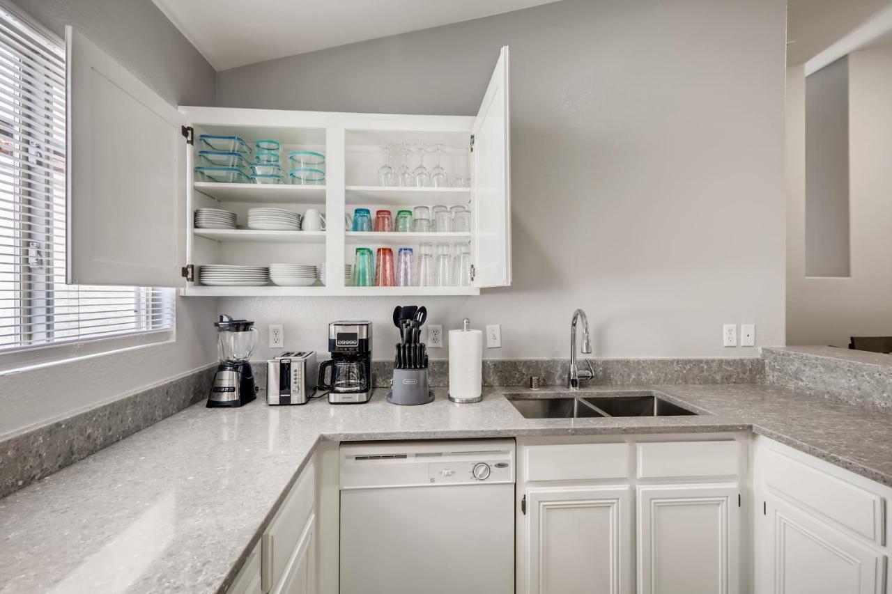 Holiday home Luxurious House With A Pool, Spa, And Patio, Sleeps 6 Comfortably