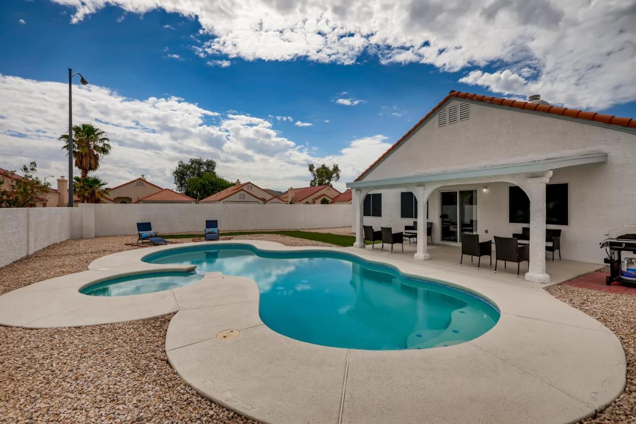 Holiday home Luxurious House With A Pool, Spa, And Patio, Sleeps 6 Comfortably