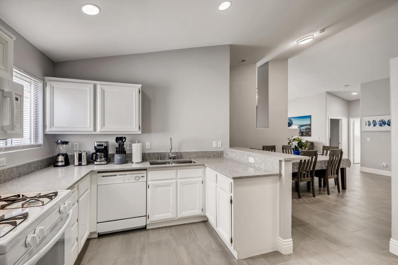 Holiday home Luxurious House With A Pool, Spa, And Patio, Sleeps 6 Comfortably Las Vegas