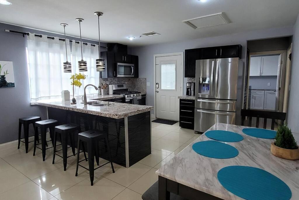 K - Fully Remodeled And Professionally Decorated Holiday home *