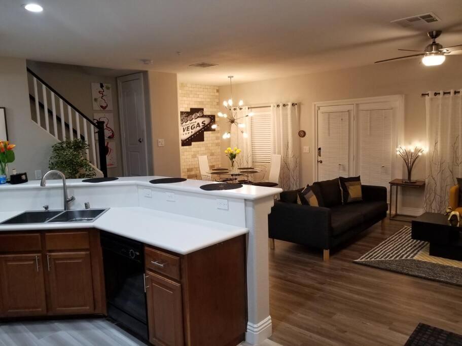 A - Fully Remodeled And Professionally Decorated Las Vegas