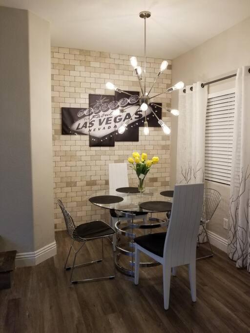 A - Fully Remodeled And Professionally Decorated * Las Vegas