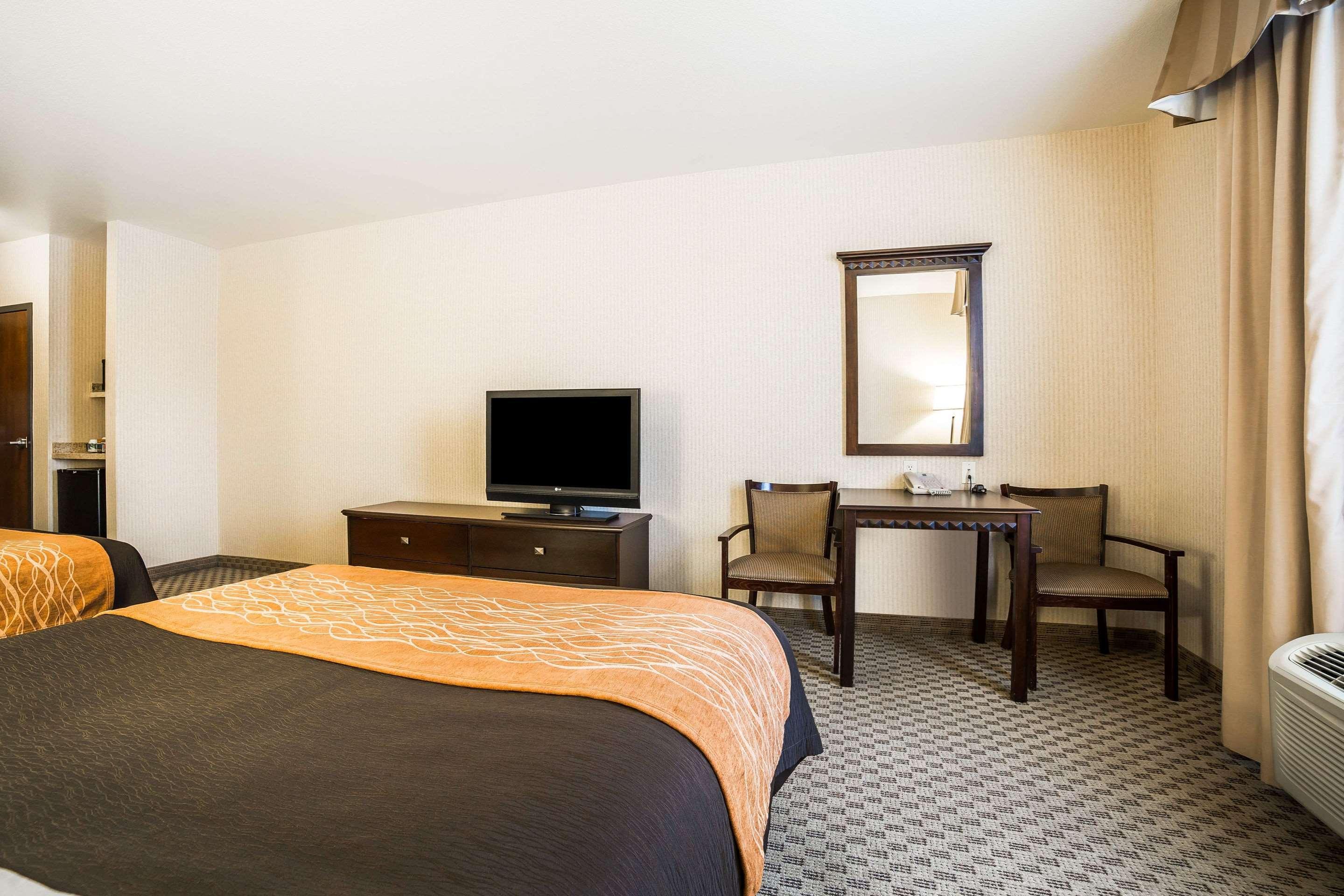 Comfort & Henderson - Vegas Hotel