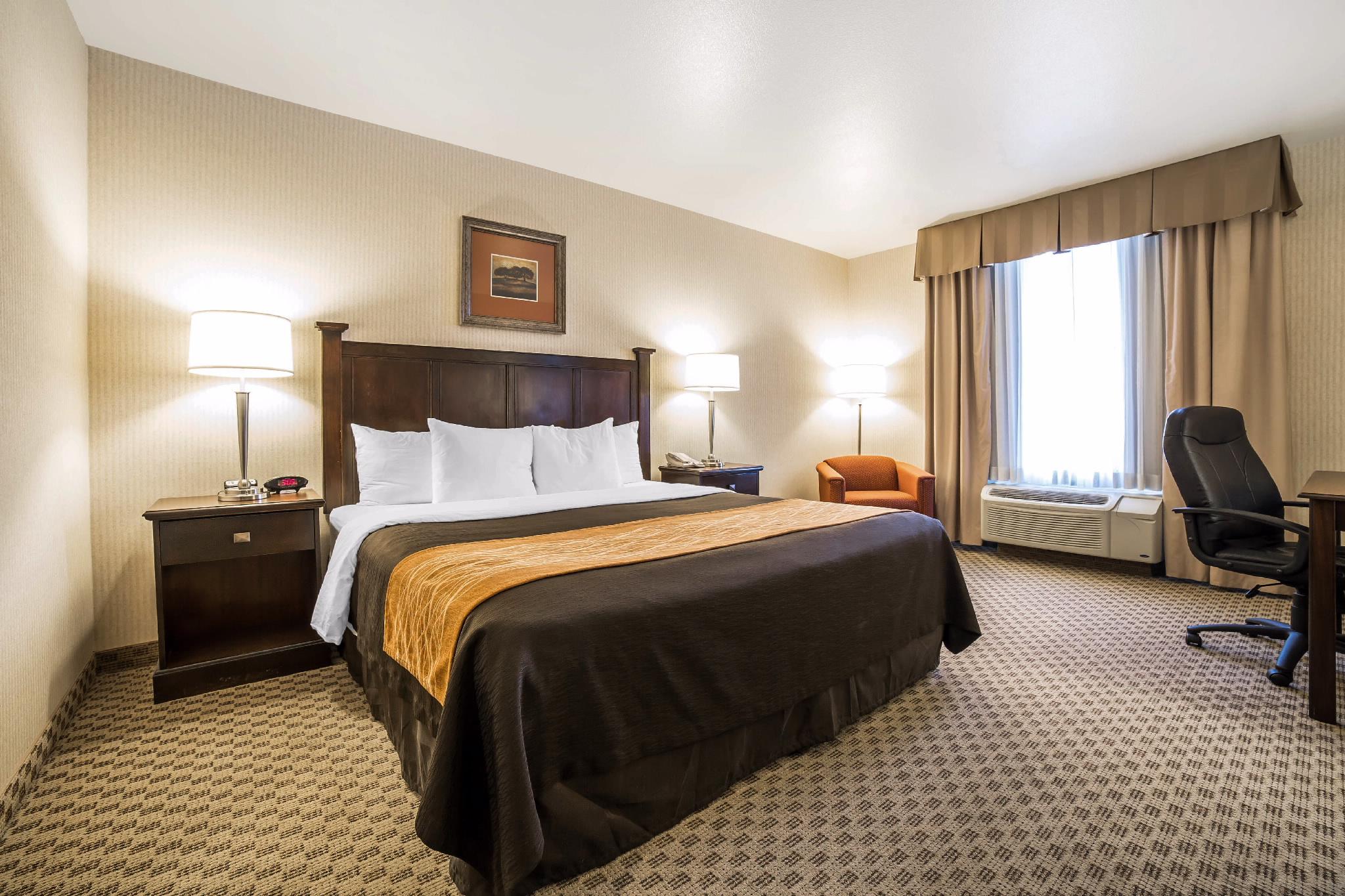 Comfort & Henderson - Vegas Hotel