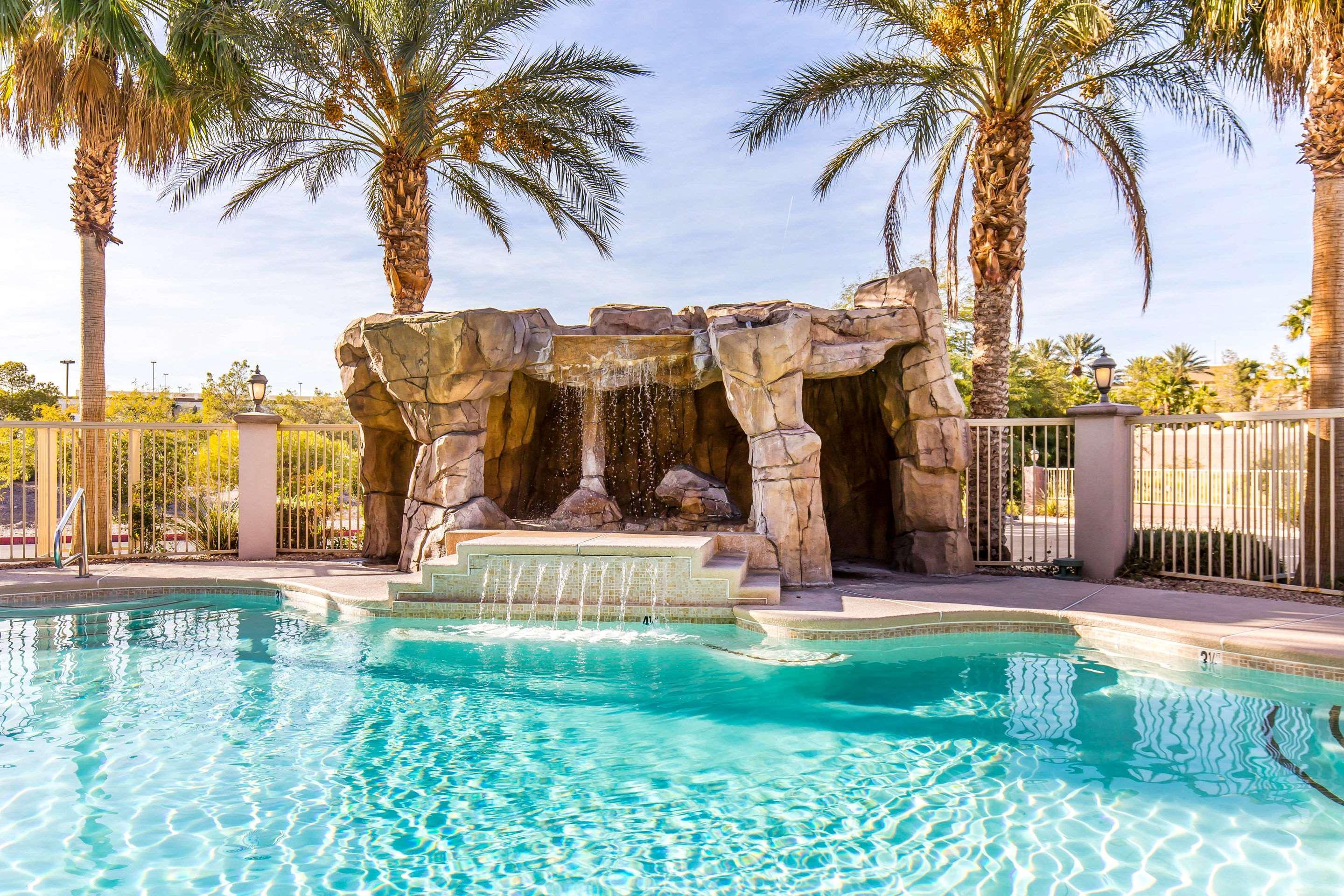 Comfort & Henderson - Vegas Hotel 3*