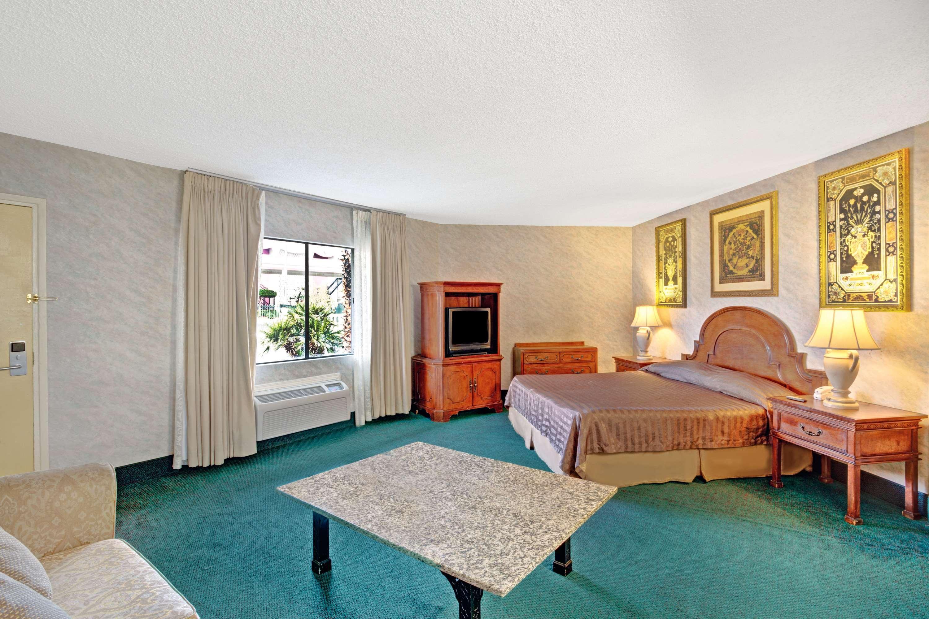 Travelodge By Wyndham Vegas 2*