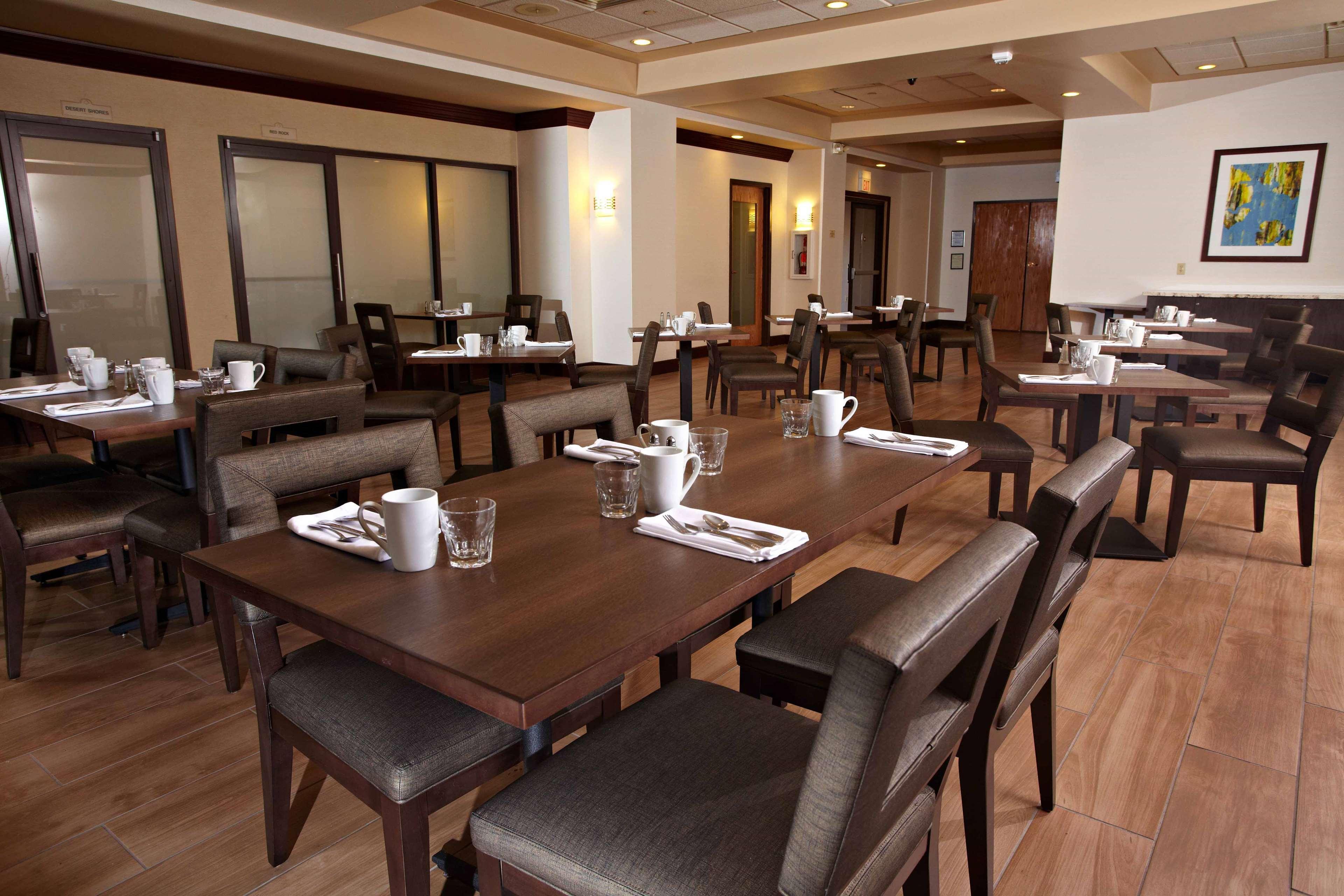 Doubletree By Hilton Vegas Airport Hotel 3*