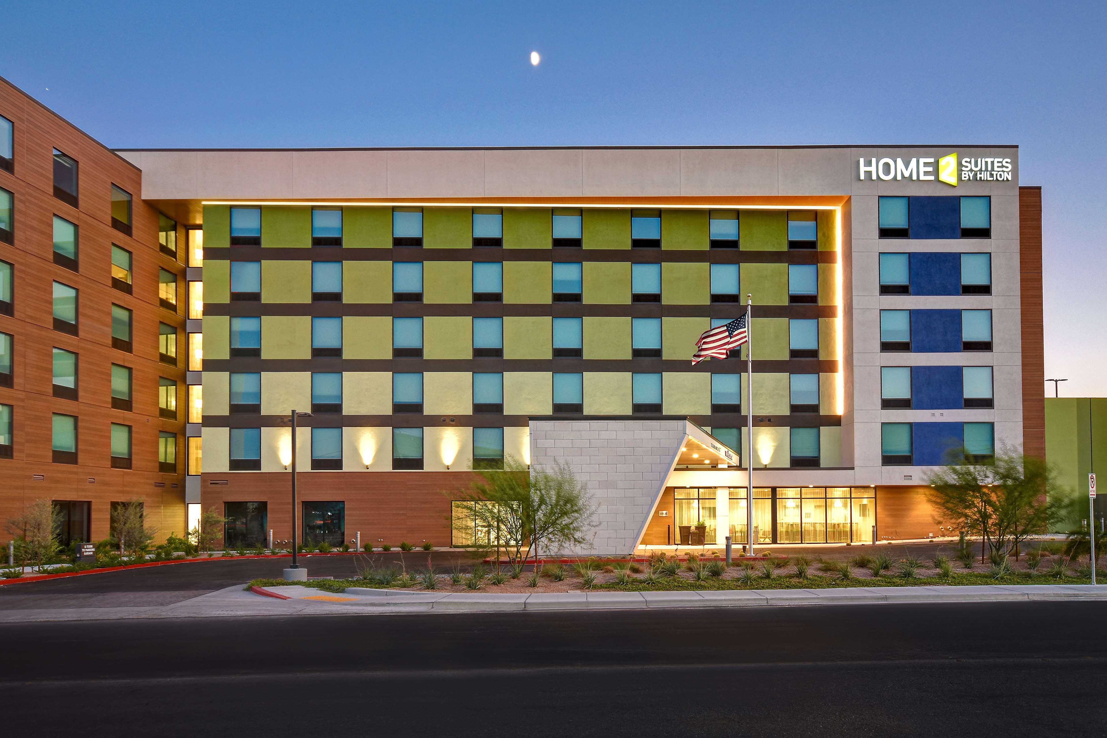 Hampton & Vegas Convention Center - No Fee Hotel