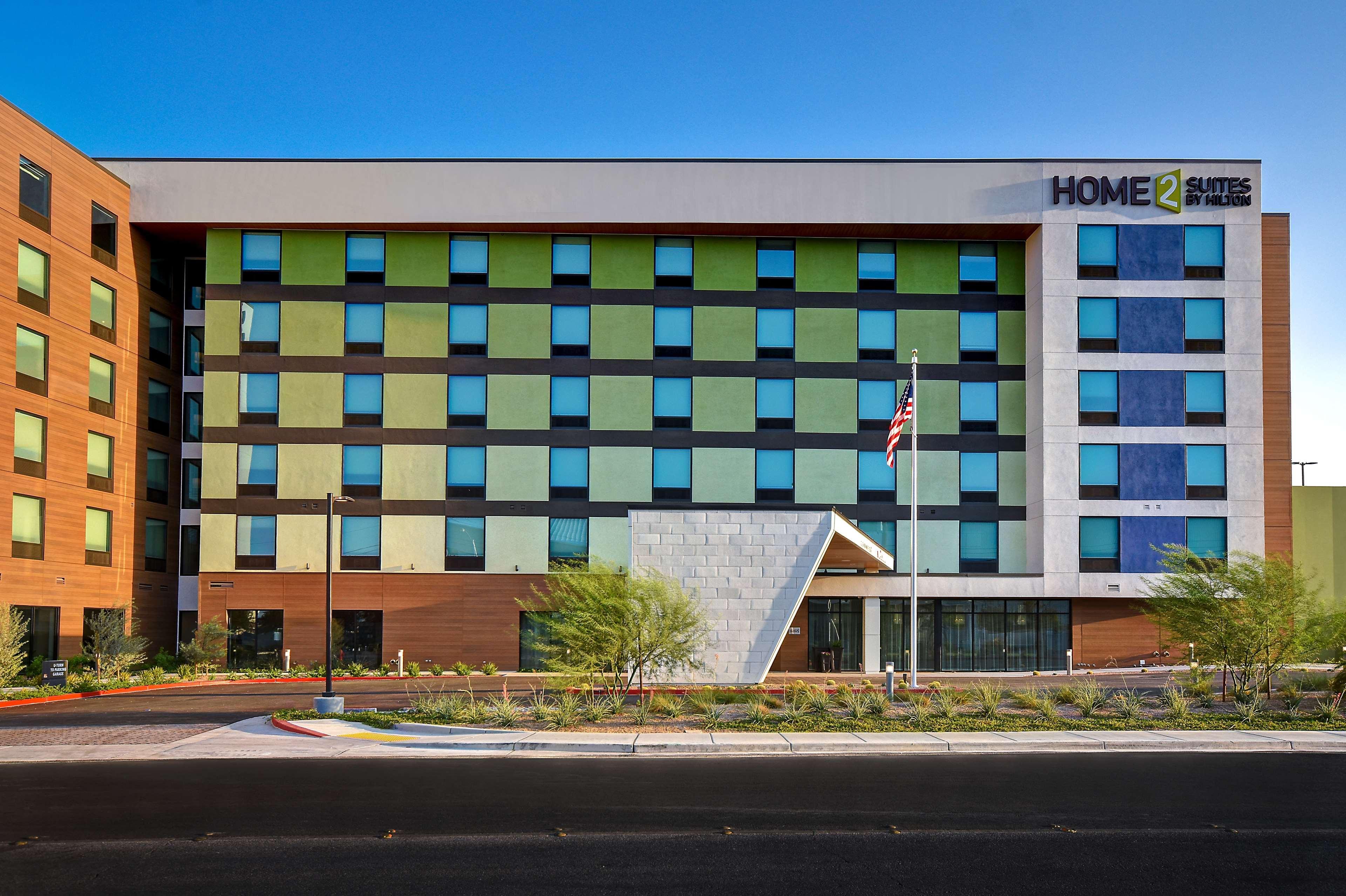Hampton & Vegas Convention Center - No Fee