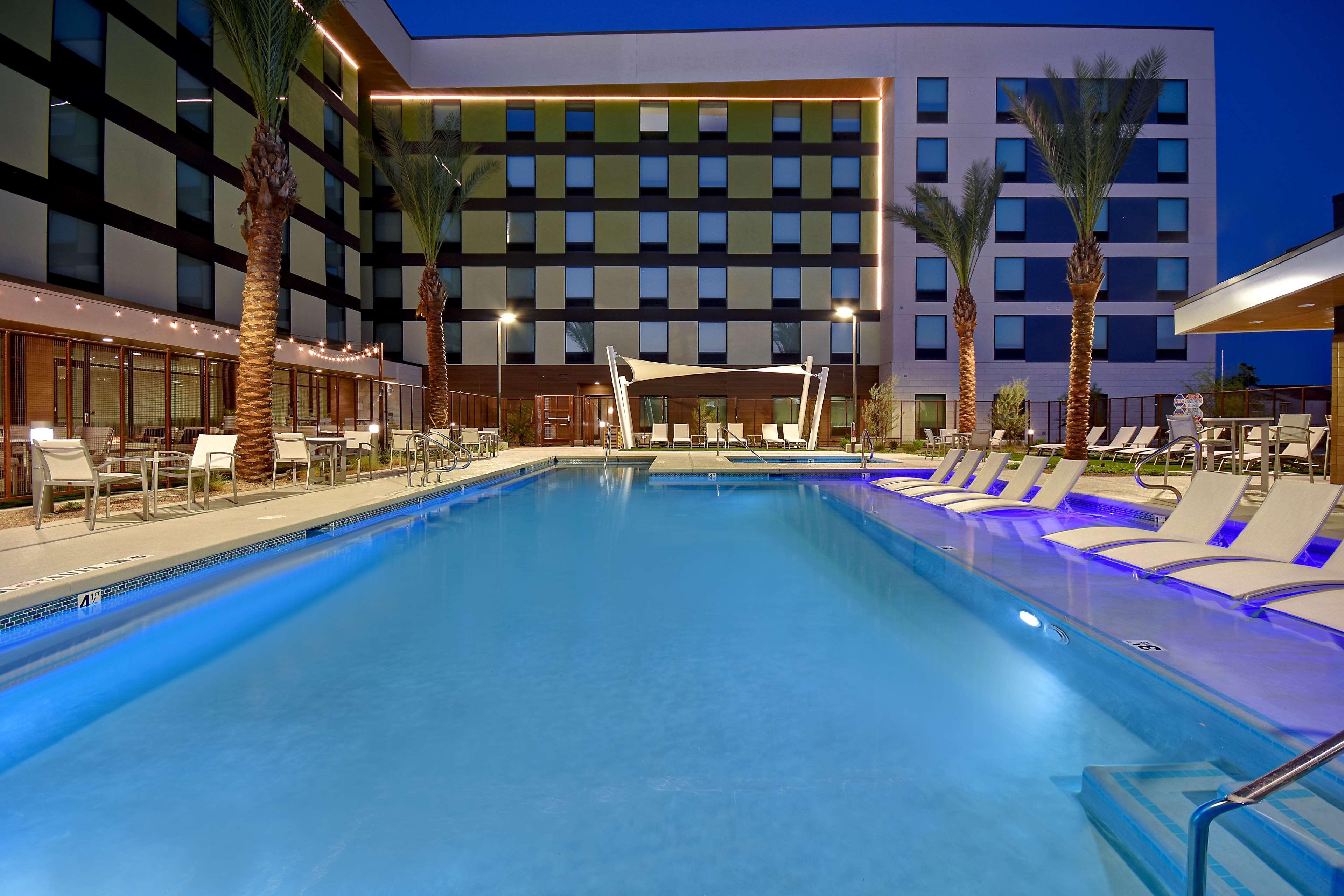 Hampton & Vegas Convention Center - No Fee 3* Las Vegas