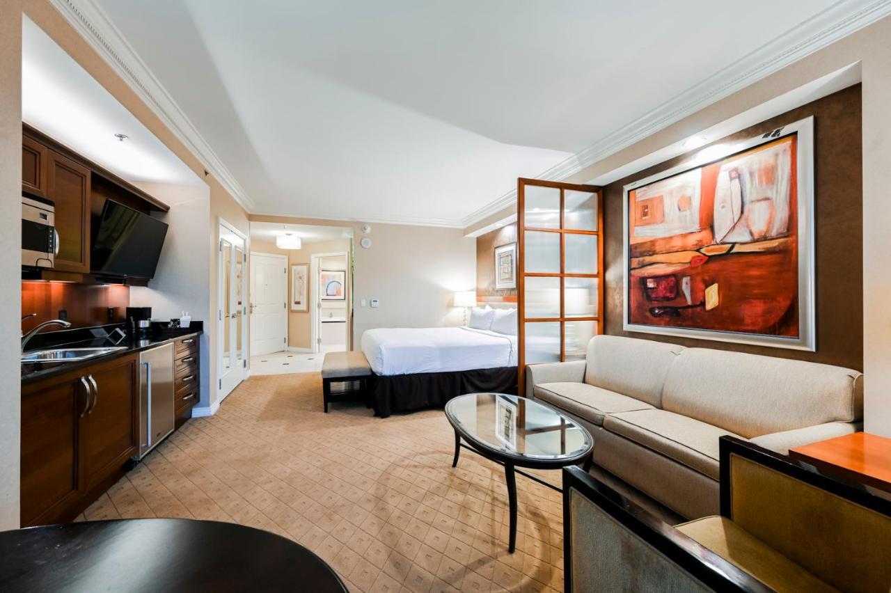 Stripviewsuites Penthouse Two-bedroom Conjoined Aparthotel