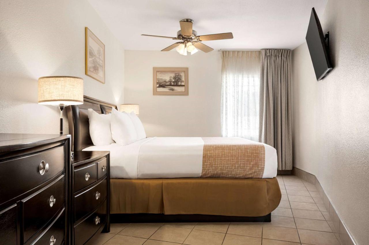 Travelodge By Wyndham Vegas 2*