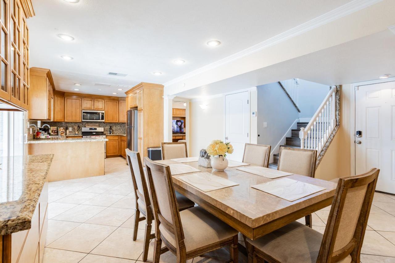 Spacious 5-bedroom Retreat With Pool Minutes From The Vegas Strip *