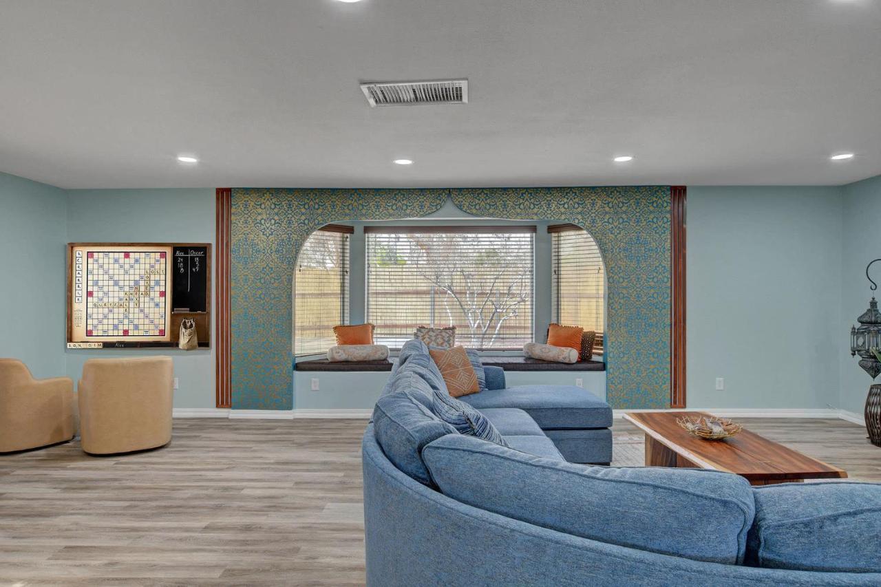 Buddha Mansion Luxury - 8br Modern, Hottub, Huge Pool, Sauna, Bbq Grill, Game Holiday home Las Vegas