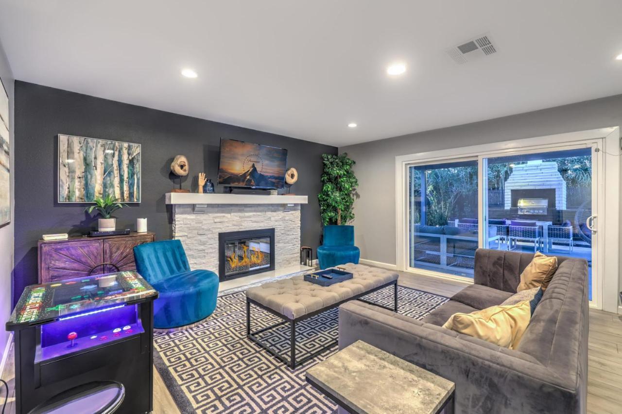 Vegas Glam, A Five-star Experience, Pool, Wet Deck, Hot Tub, Bar, Bbq