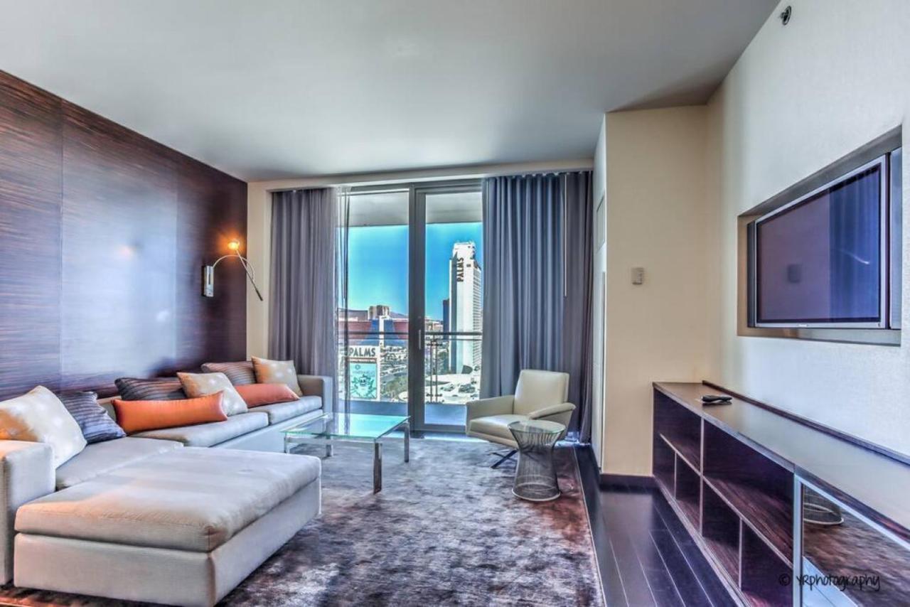 Gorgeous Strip View - At Palms Place - 17 Holiday home