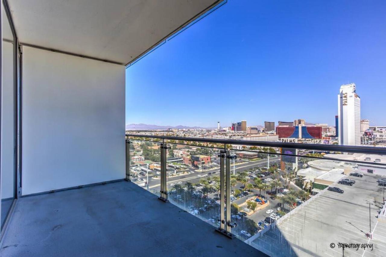 Gorgeous Strip View - At Palms Place - 17 *