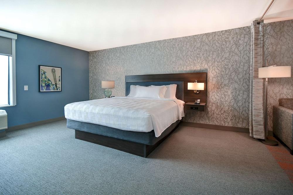 Hampton & Vegas Convention Center - No Fee