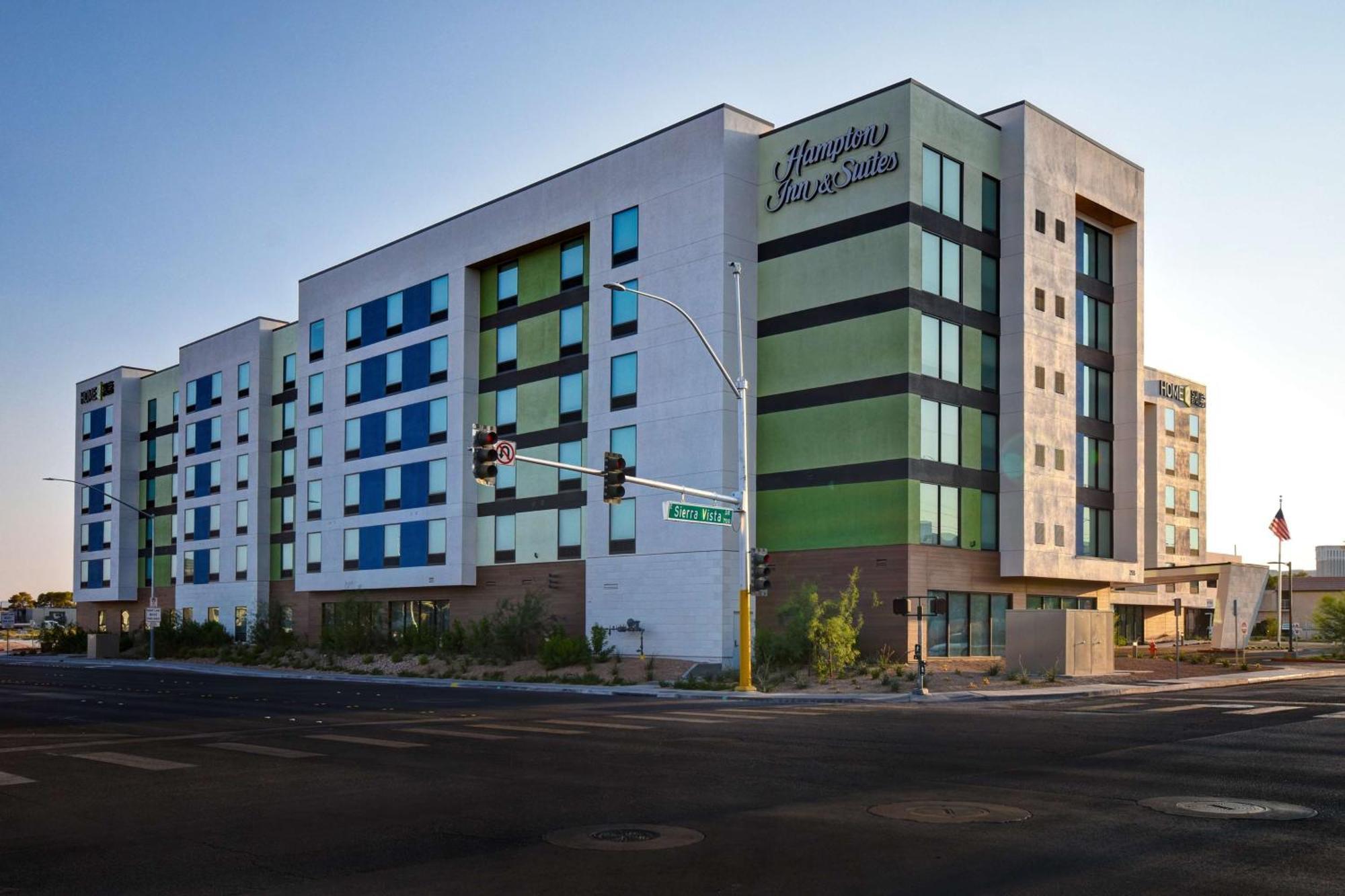 Hampton & Vegas Convention Center - No Fee Hotel 3*