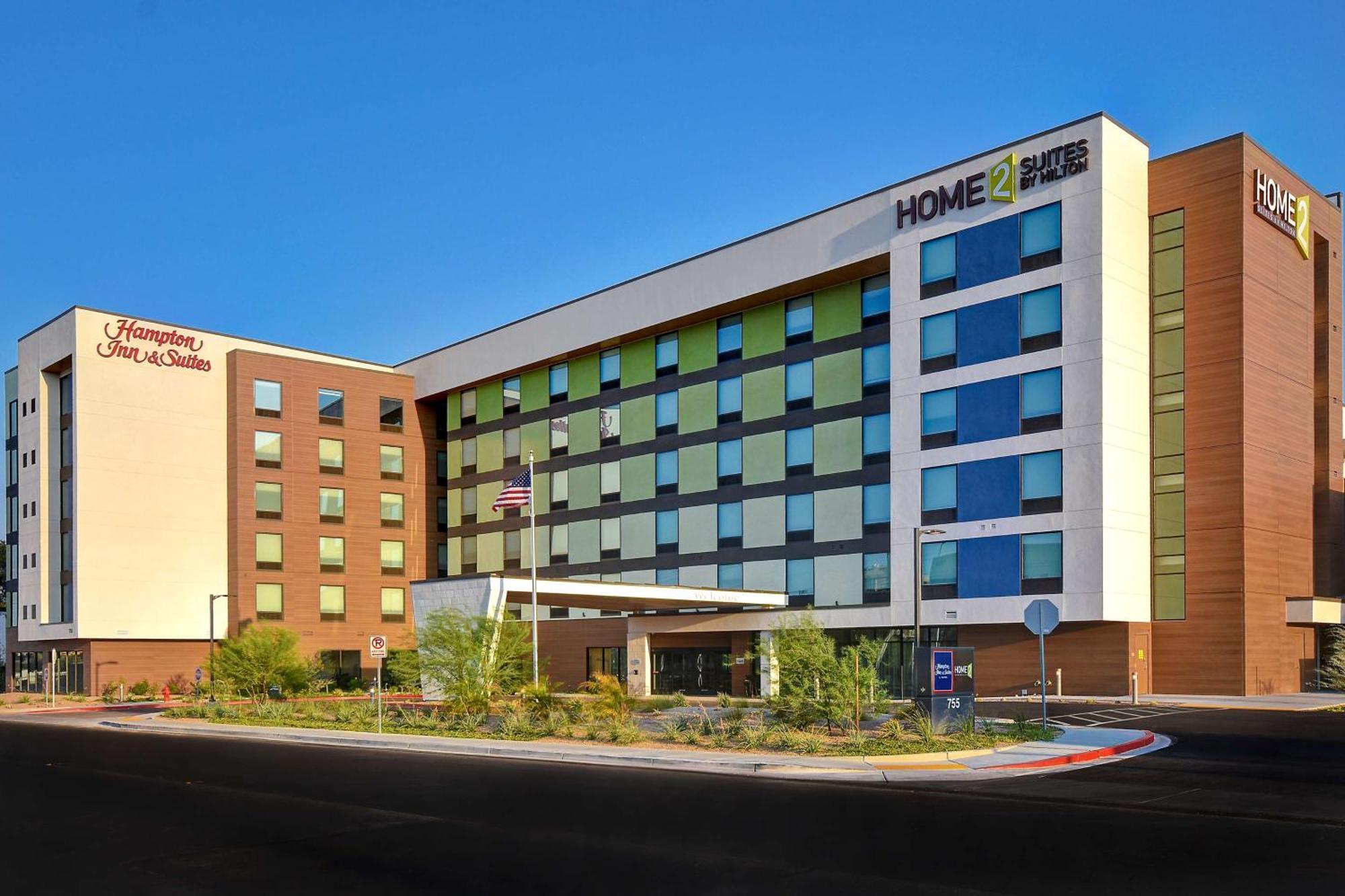 Hampton & Vegas Convention Center - No Fee 3*